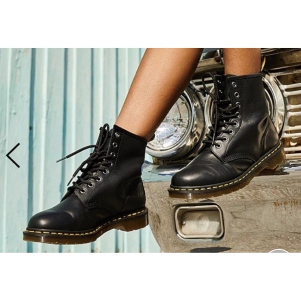 Dr Martens Womens 1460 Combat Boot Black Leather Size: 5 Lace Up
